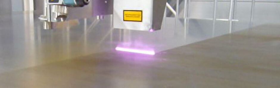 Automatic laser cleans a large invar tool mold
